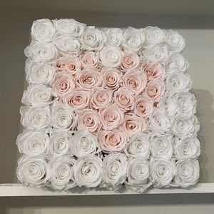 Venus et Fleur - Pink & White Heart Roses - Suede Box